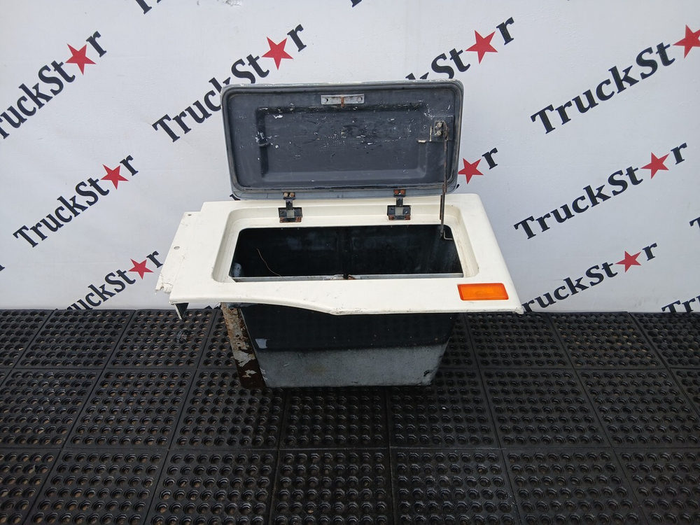 Ящик (дефект) инструментальный левый в сборе 2023г.