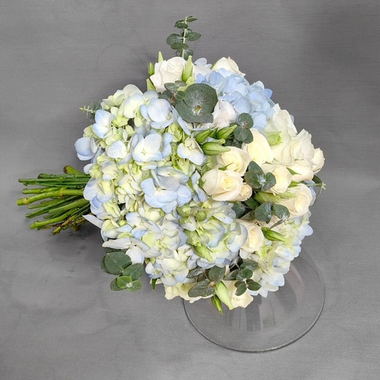 Букет невесты с гортензией и бутоньерка