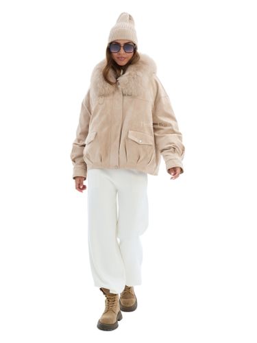 Утепленная замшевая куртка бежевого цвета