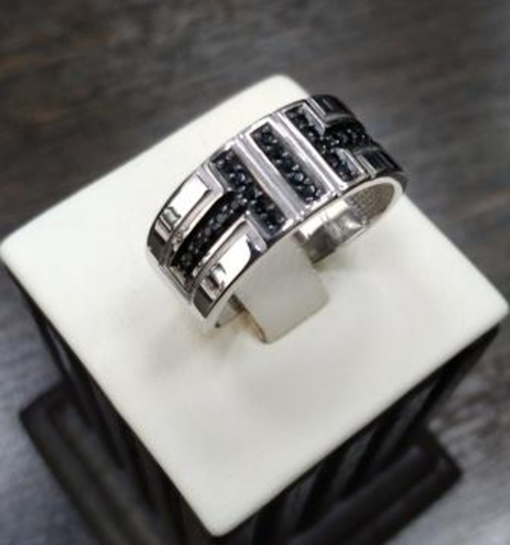 Кольцо из золота с фианитами