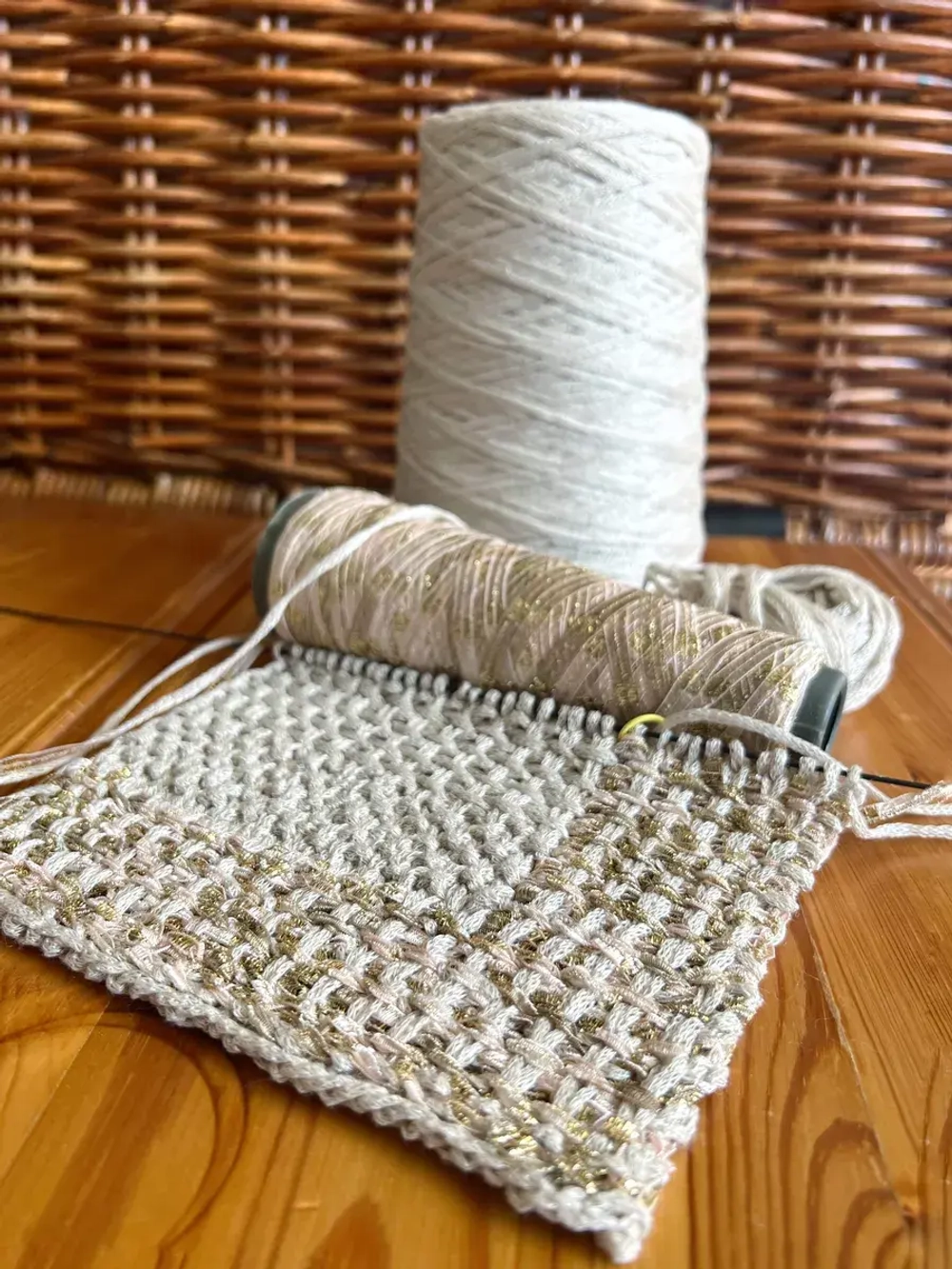 Пряжа ленточка плоская для вязания Binario Lurex