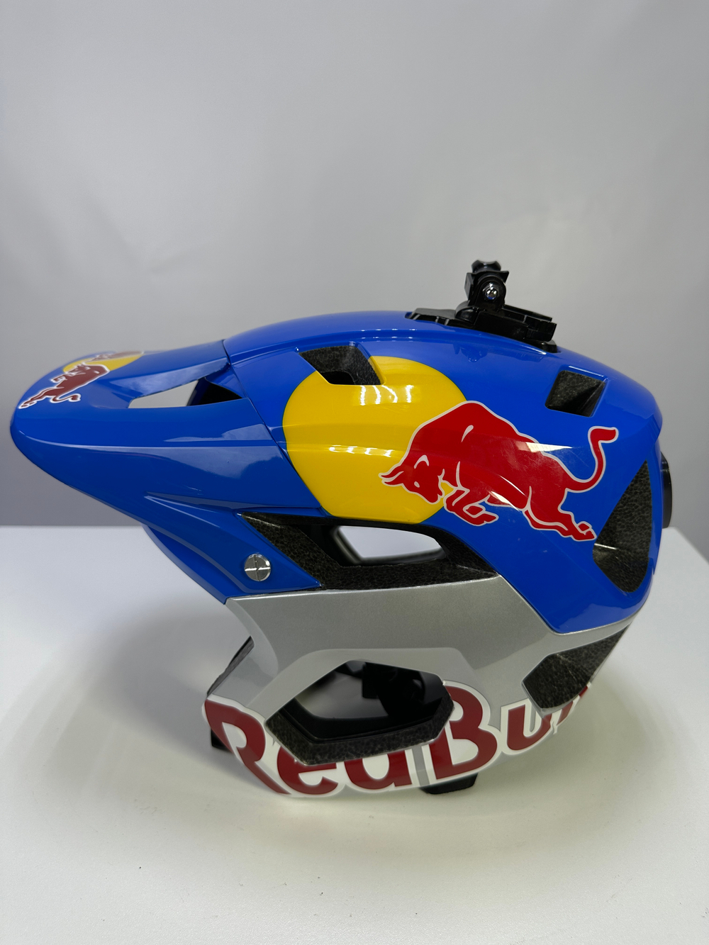 Велошлем Red Bull