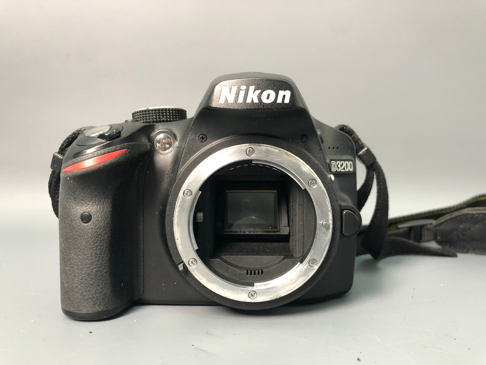 Nikon D3200 kit 18-55mm 3.5-5.6G VR 17000 кадров пробега.