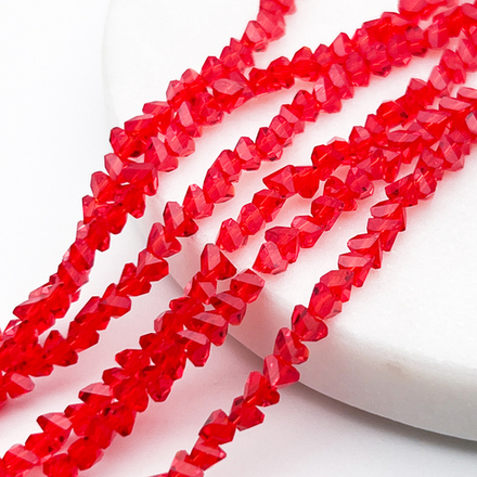 Бусина Треугольник, стекло, цвет красный, размер около 3*4 мм, цена за нить 34 см