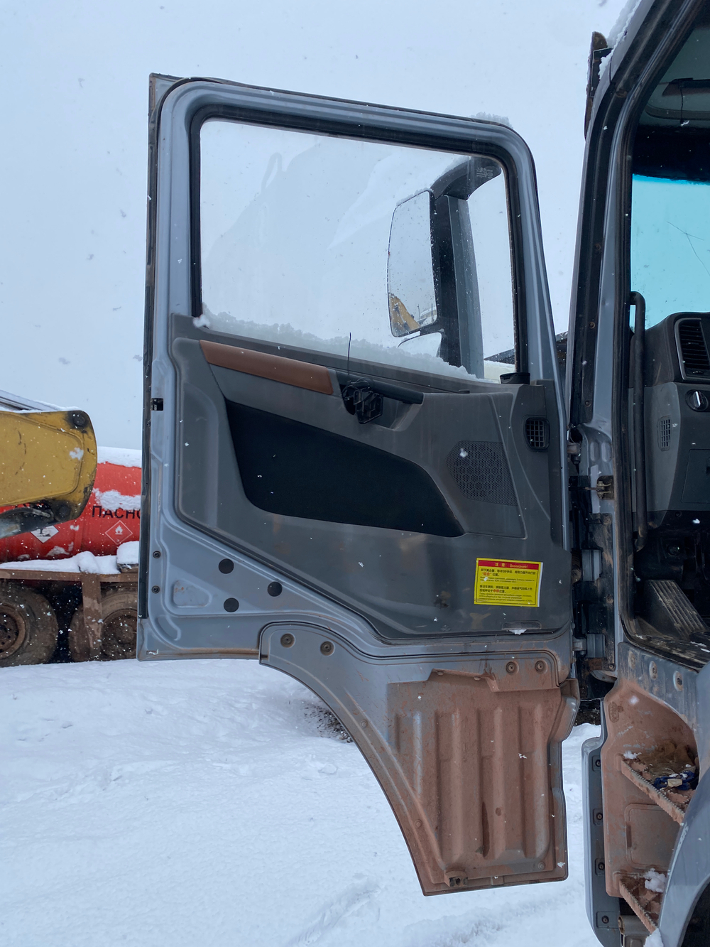 Shacman (Shaanxi) SX* 8x4 Самосвал SX331863366 (Дизельный, 12,5 л, 544 л.с., МТ)
