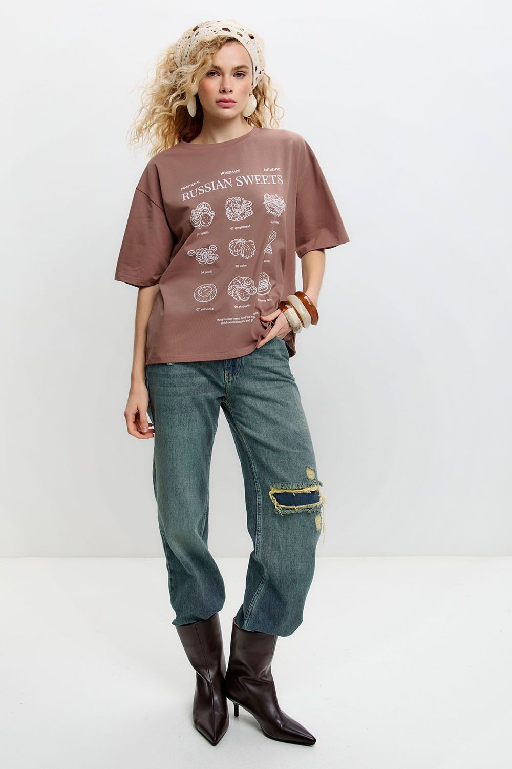 Футболка с принтом "Russian sweets" шоколадного цвета