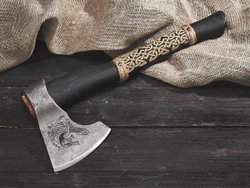 Топор "Дракон Драккара", рукоять комель берёзы (морилка)