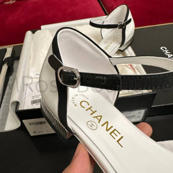 Женские туфли балетки Chanel черно-белого цвета