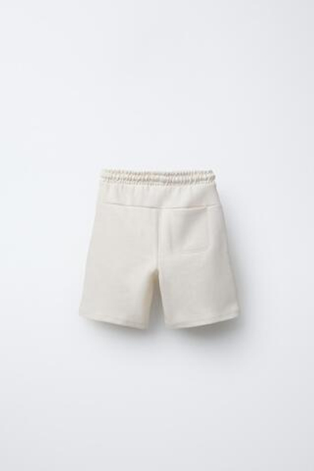 ZARA ШОРТЫ КОМФОРТНОЙ ПОСАДКИ ИЗ МЯГКОЙ ТКАНИ, СВЕТЛЫЙ ЭКРЮ