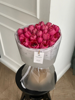Букет из 25-ти ярко-розовых тюльпанов