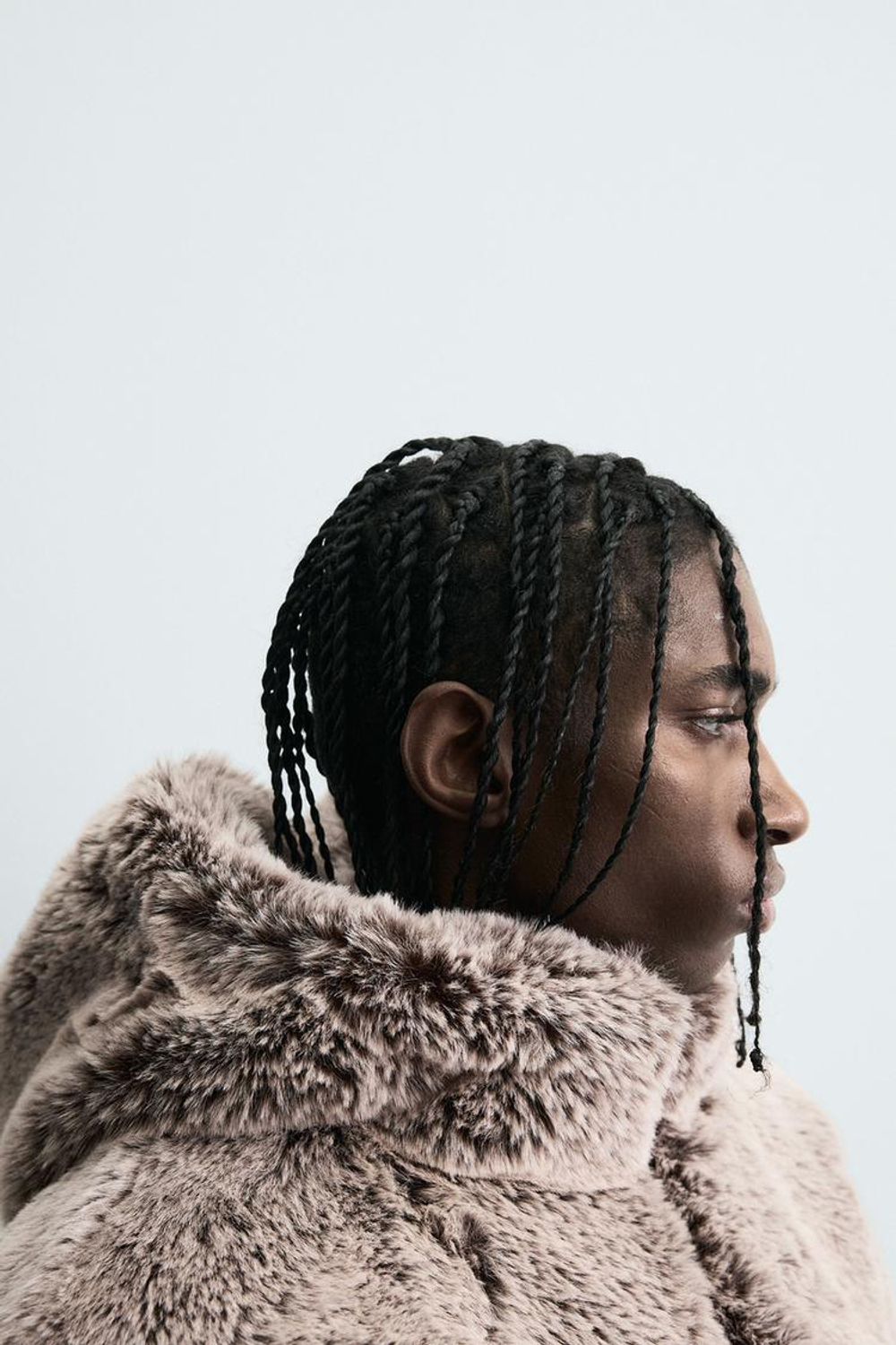 ZARA КУРТКА ИЗ ИСКУССТВЕННОГО МЕХА С КАПЮШОНОМ, СЕРОВАТО-КОРИЧНЕВЫЙ