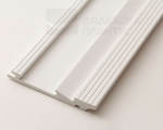 Белый плинтус из UHD Polymer. Длина 2400 мм. Высота 105 мм. Ширина 14 мм.