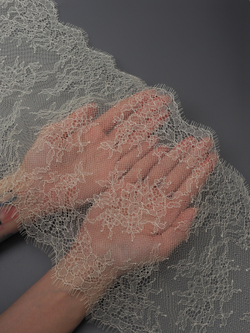 Кружево шантильи сливочное масло неэластичное ширина 22,5 см купон 2,9 м С БРАКОМ