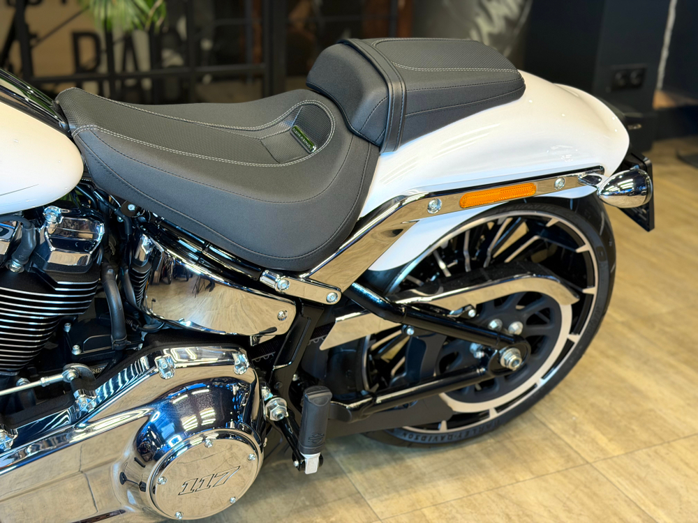 Harley-Davidson BREAKOUT 117 (Billiard Gray ) 2024 с НДС