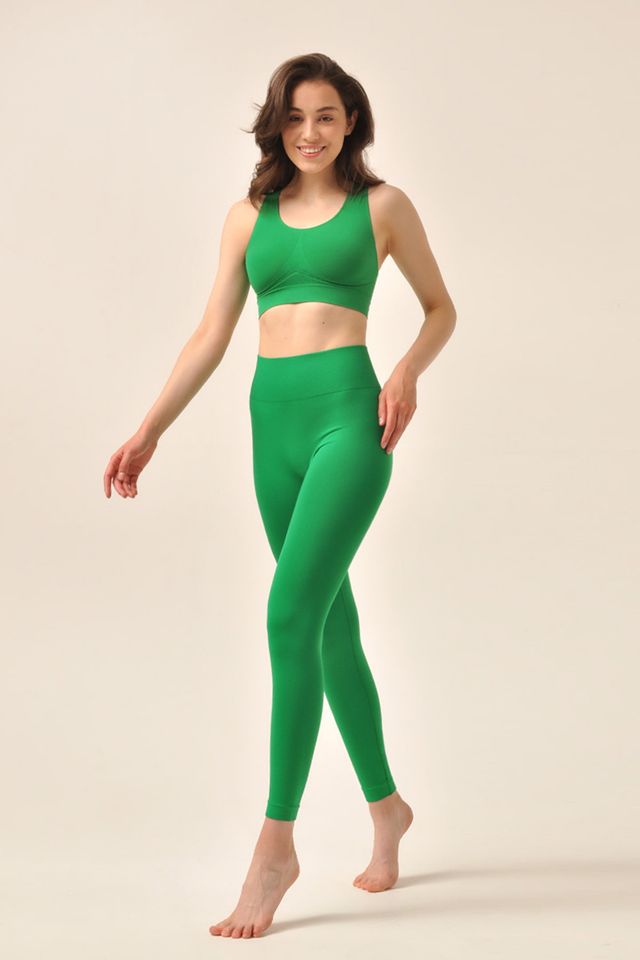 Женские гладкие длинные леггинсы из микрофибры плотной вязки зеленые