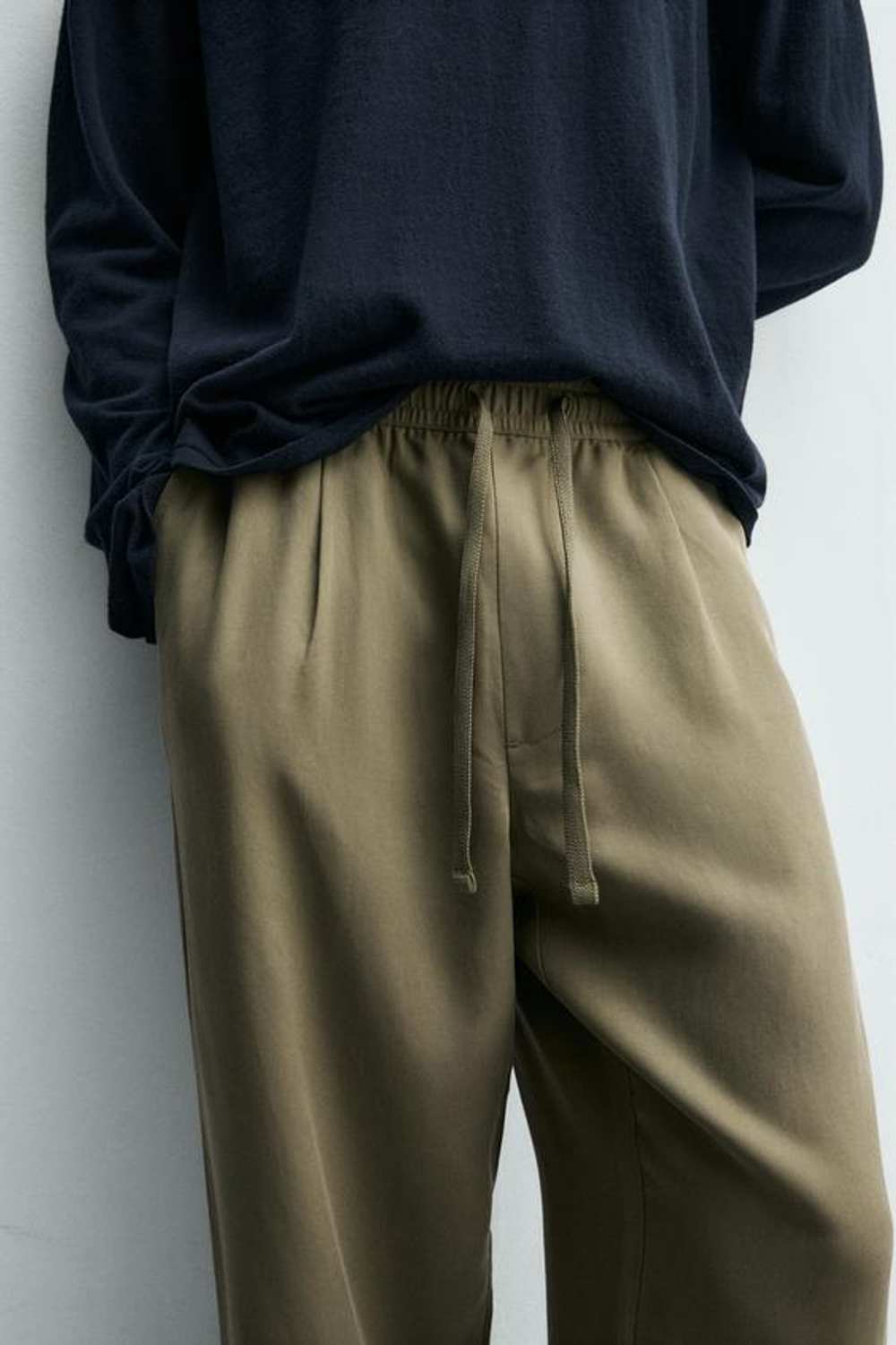 ZARA СТРУЯЩИЕСЯ БРЮКИ RELAXED FIT, ОЛИВКОВЫЙ