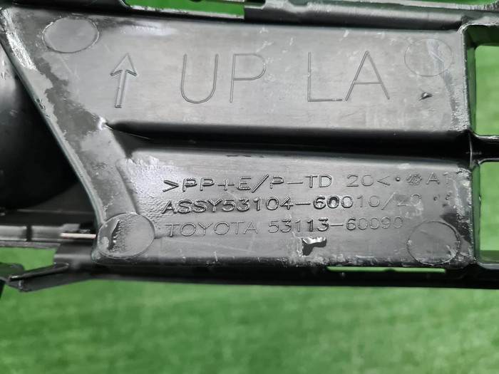 Накладка ПТФ левая Toyota Land Cruiser 200 (15-21)