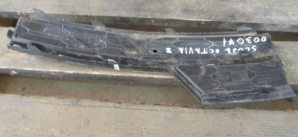 Накладка ПТФ правая Skoda Octavia 3 (A7) 17-20 Б/У Оригинал 5E0807682G