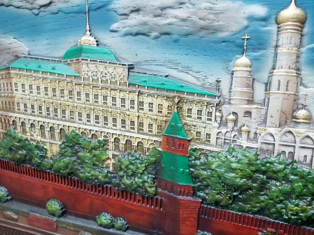Панно резное "Набережная Кремля"