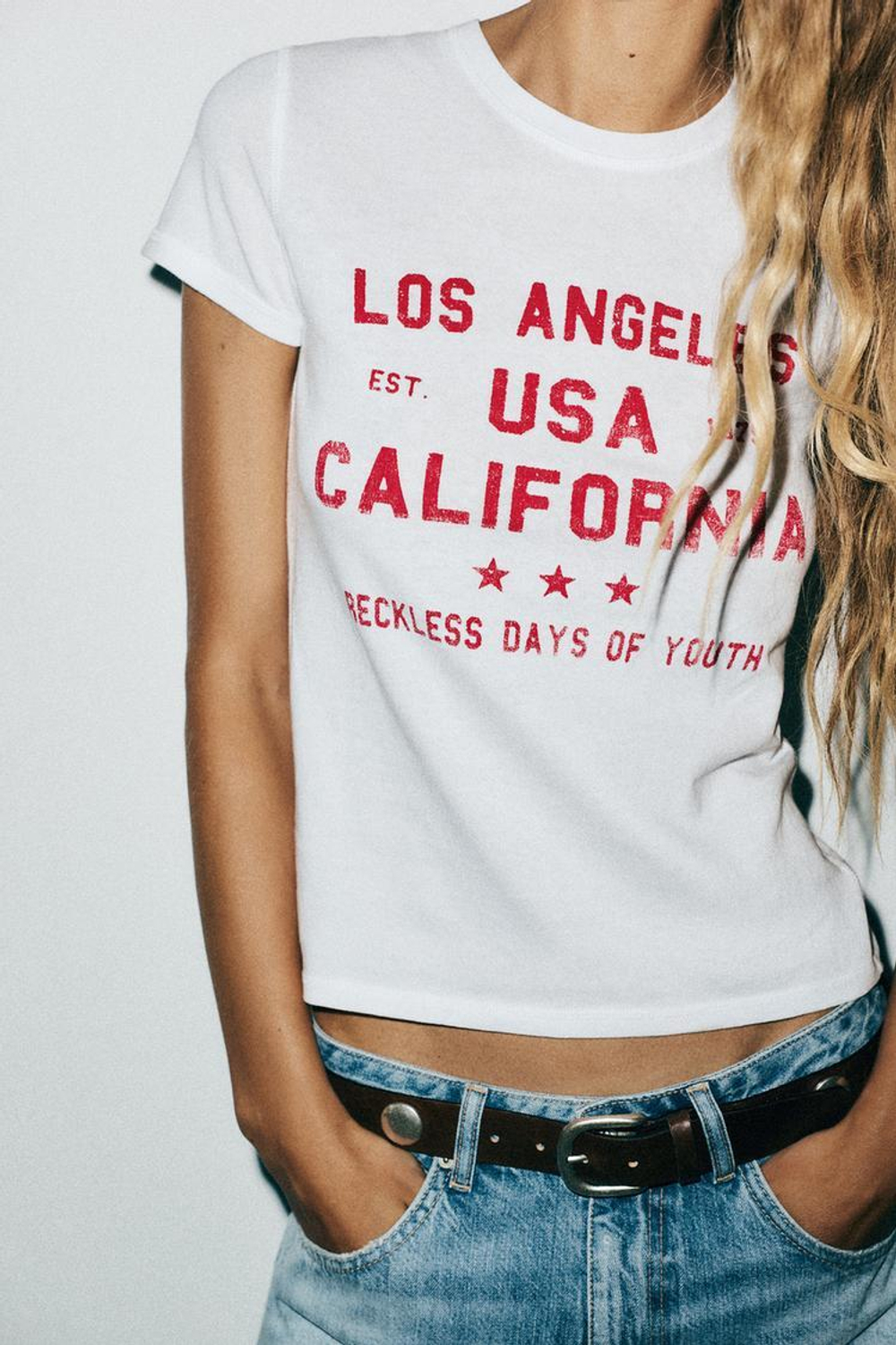 ZARA ФУТБОЛКА С ЭФФЕКТОМ ПОТЕРТОСТИ, БЕЛЫЙ