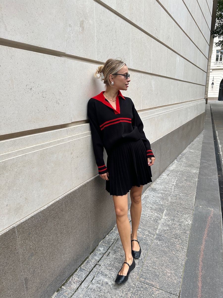 Костюм из вискозы поло и юбка в складку черный с красным