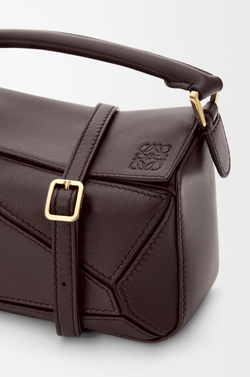 Loewe Сумка-мини Puzzle Featherlight из овечьей кожи наппа, темно-каштановый
