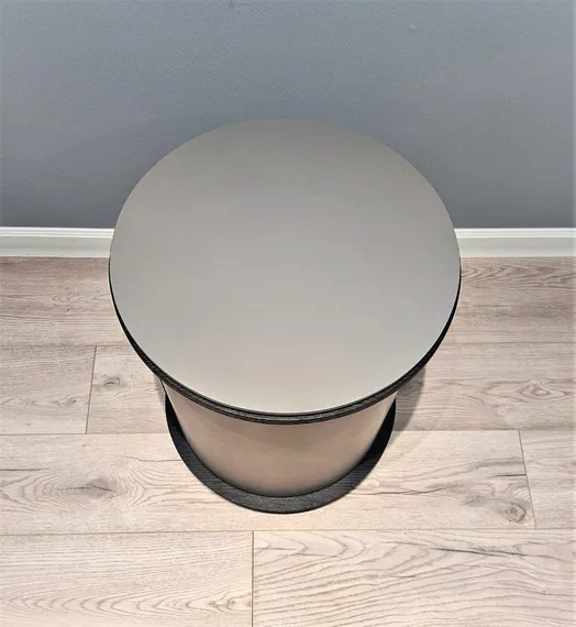 Прикроватная тумбочка 4484 с поворотным закрыванием