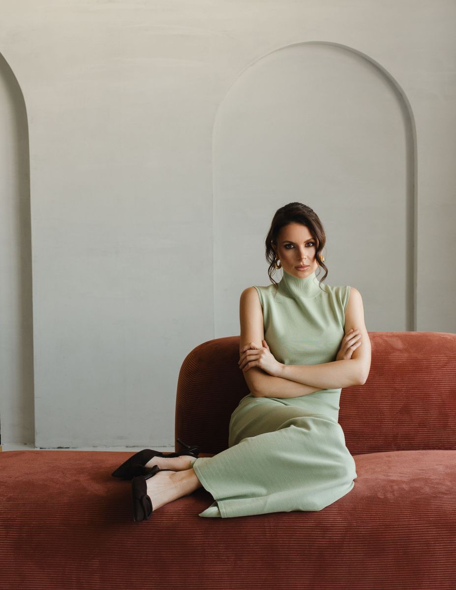 Платье из вискозы со стойкой макси фисташковое