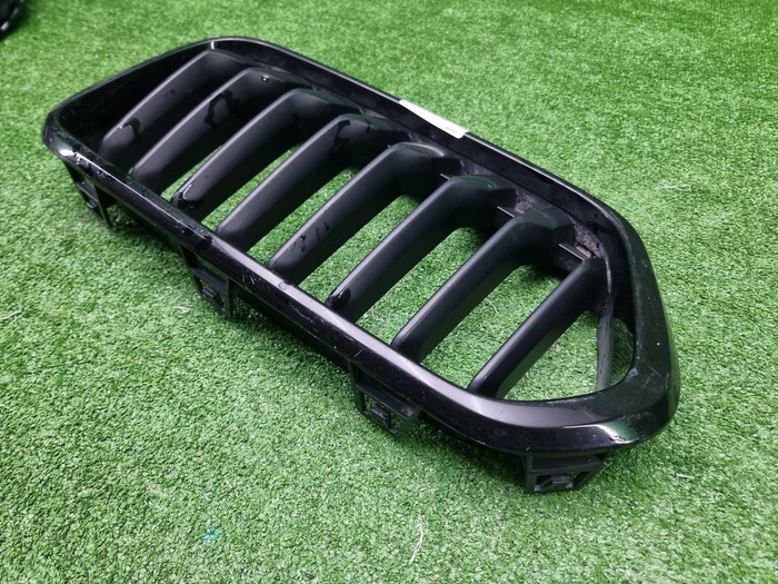 Решетка радиатора левая BMW X2 F39 (2017-2023)