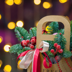 Новогодняя композиция в оригинальном оформлении