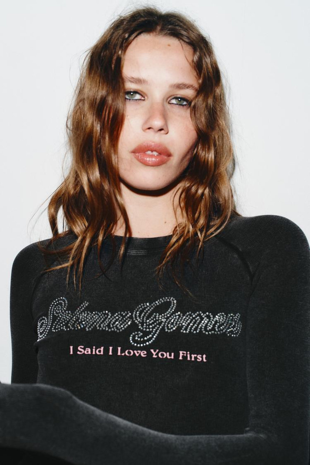 ZARA ФУТБОЛКА В РУБЧИК SELENA GOMEZ, АНТРАЦИТОВО-СЕРЫЙ