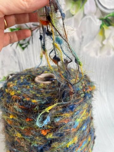 Пряжа  декоративная с ворсом и шишибриками