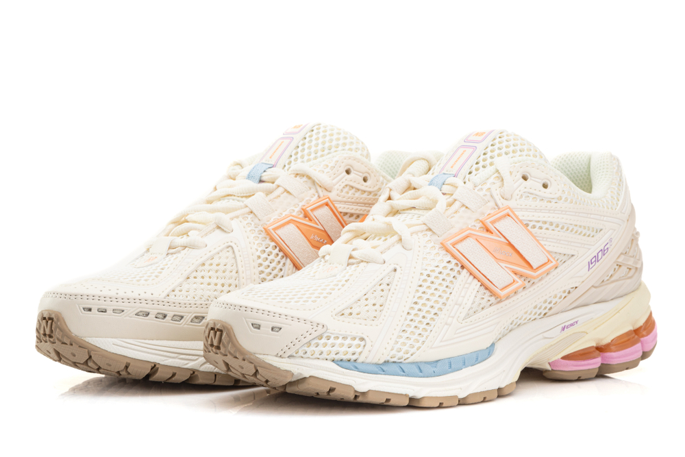 New Balance 1906R "Sea Salt Pink Sugar"