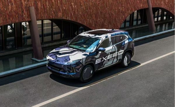 Chery опубликовала новые изображения Exeed Exlantix E05 EREV, мировая премьера которого состоится в сентябре