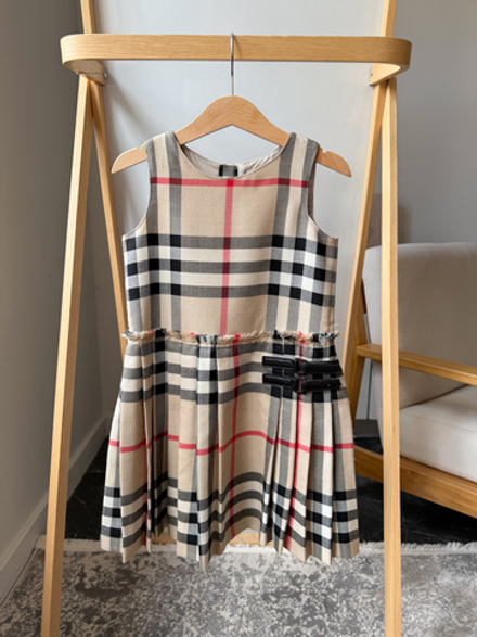 Платье Burberry, 110