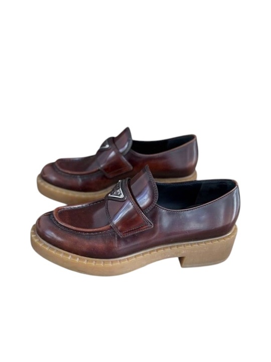 Лоферы Prada