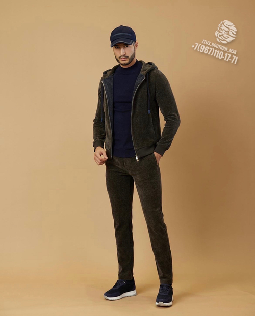 Велюровый спортивный костюм