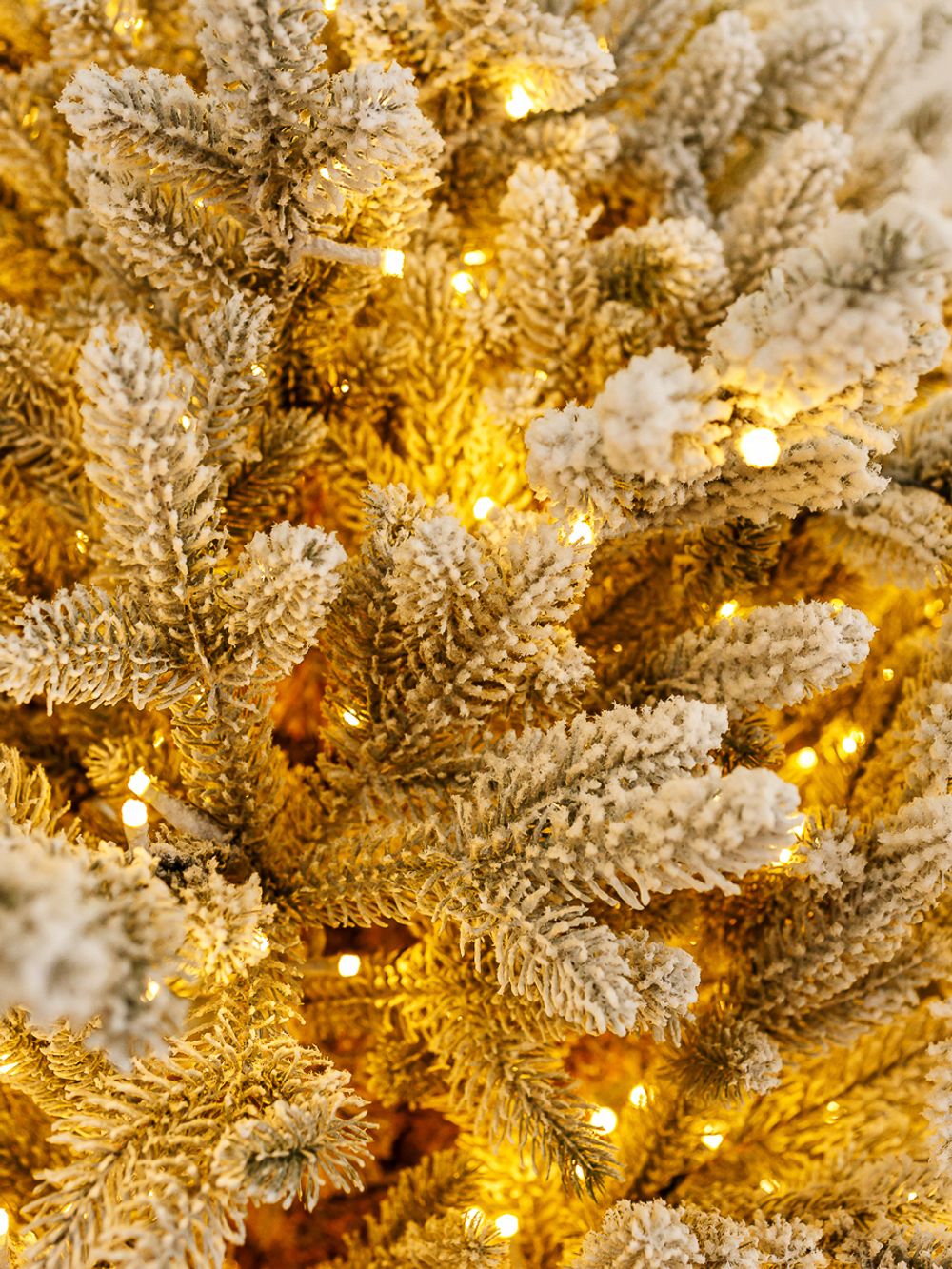 Заснеженная елка на ножке «Торшер» с гирляндой встроенной (Литая хвоя) 210 см / 2,1 м