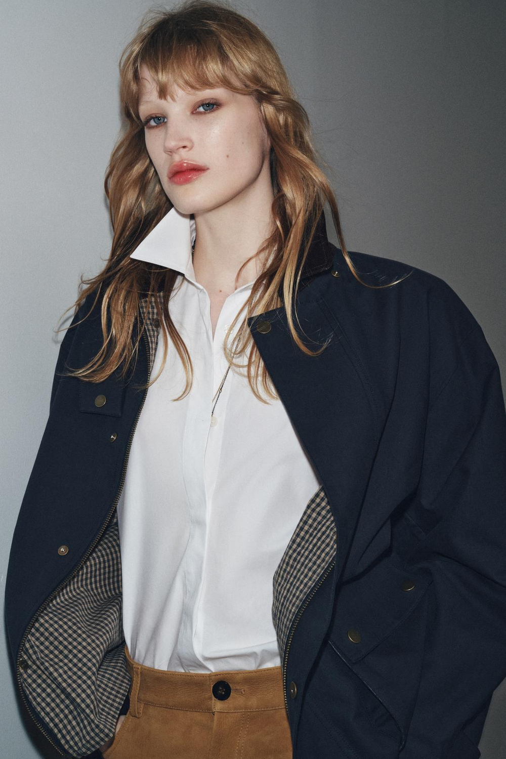 ZARA ТРЕНЧ С КАПЮШОНОМ И КОНТРАСТНЫМ ВОРОТНИКОМ — ZW COLLECTION, СИНИЙ