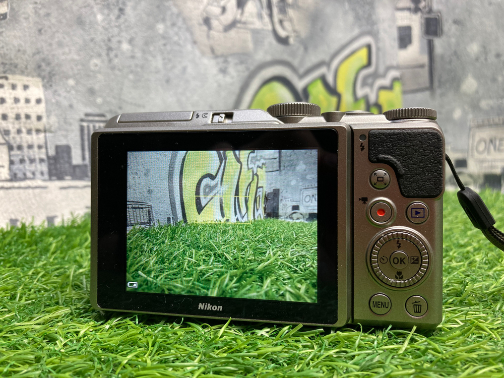 Nikon Coolpix A900