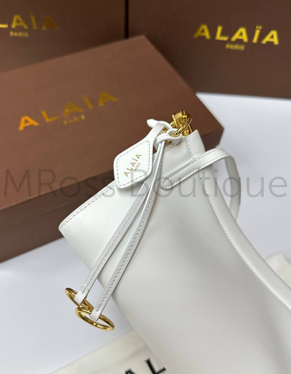 Женская сумка Alaia Le Click East West белого цвета