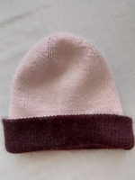 Шапка вязанная, женская, двухсторонняя.