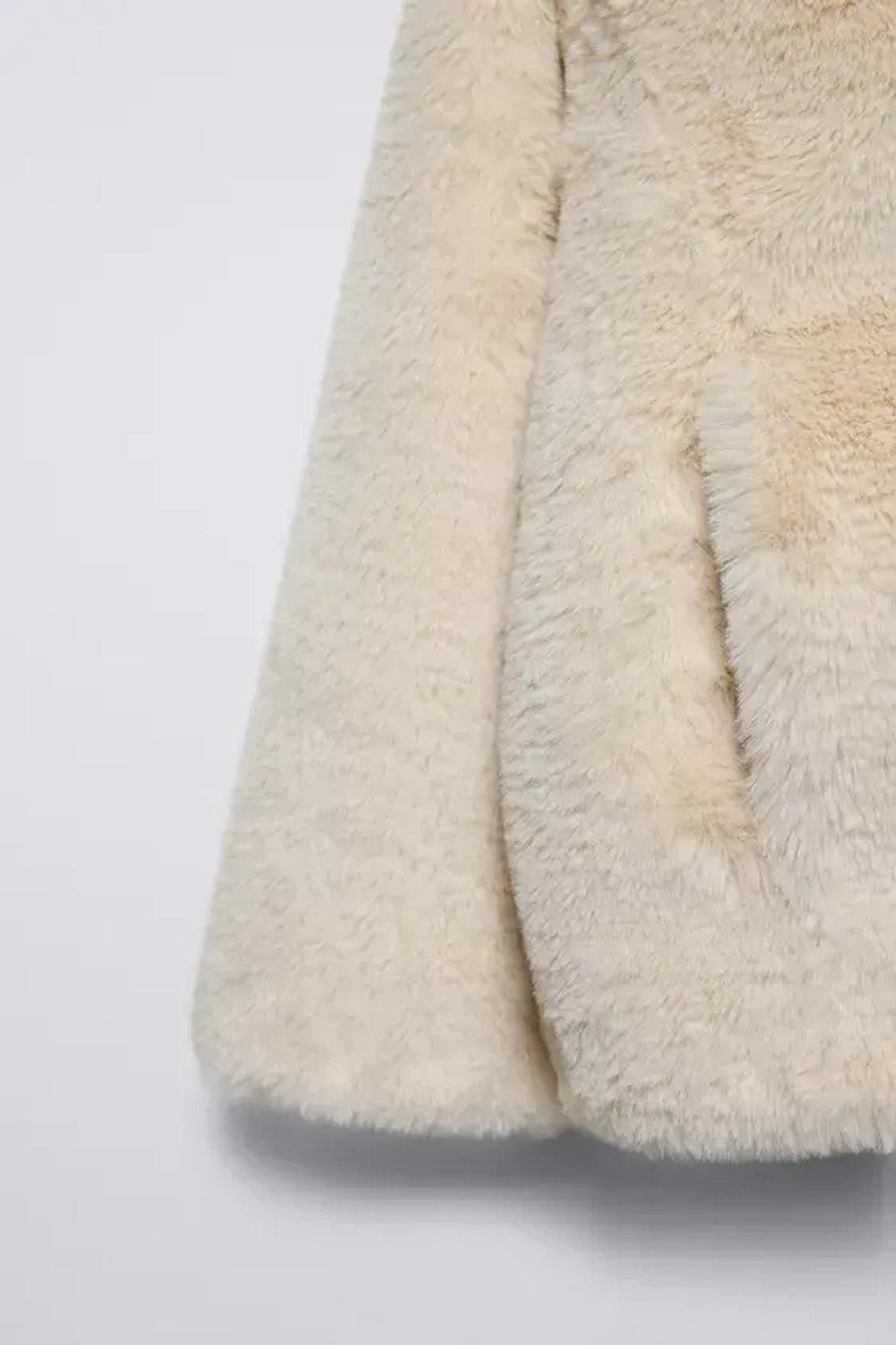 ZARA КУРТКА С КАПЮШОНОМ ИЗ ИСКУССТВЕННОГО МЕХА, СВЕТЛО-БЕЖЕВЫЙ