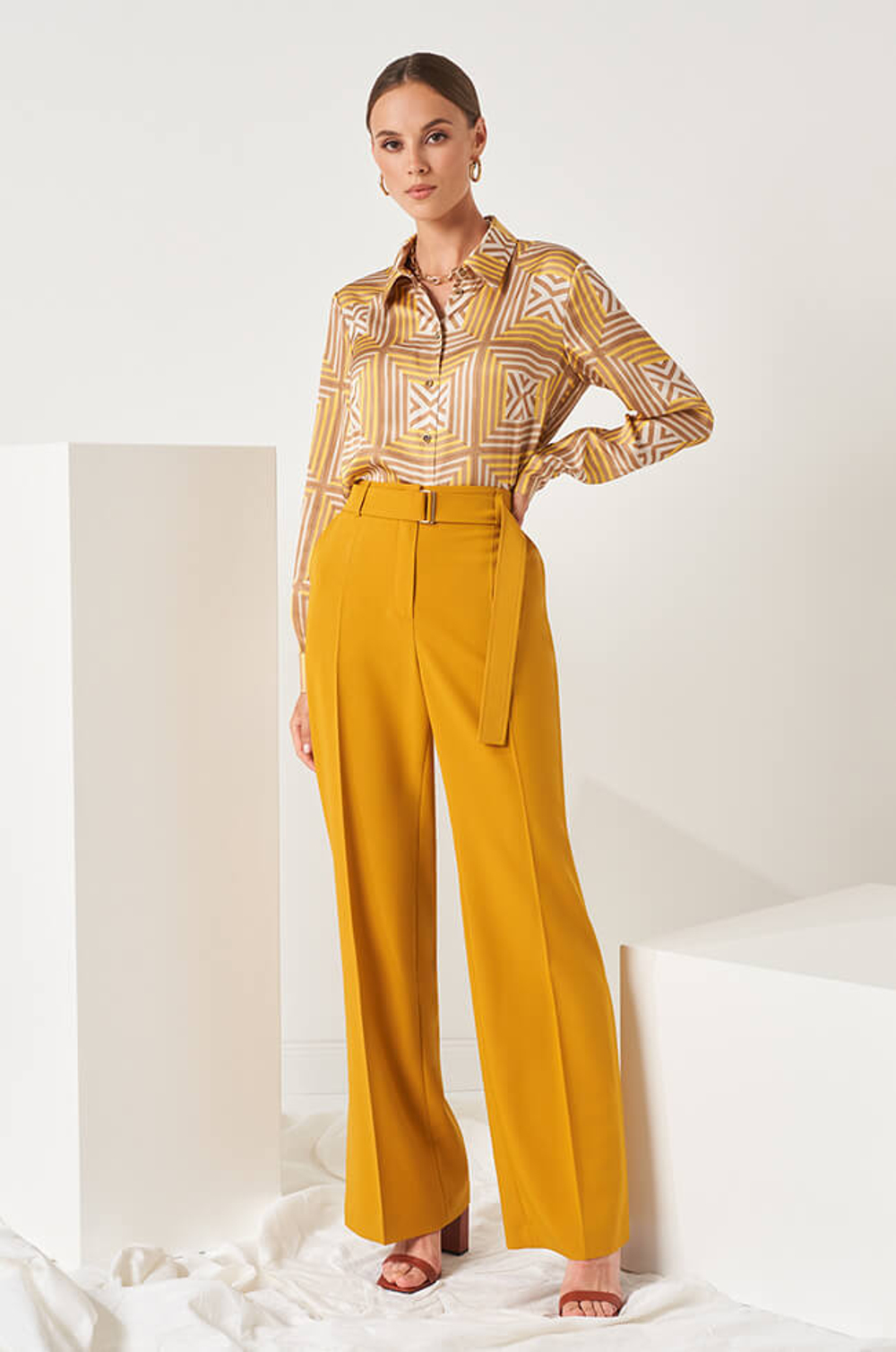 22818 Блузка женская (бежевый принт)