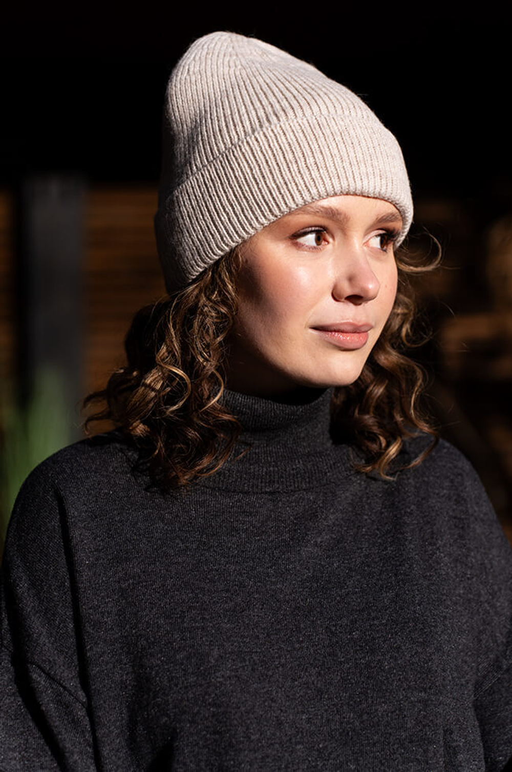 8401 Шапка женская (бежевый)