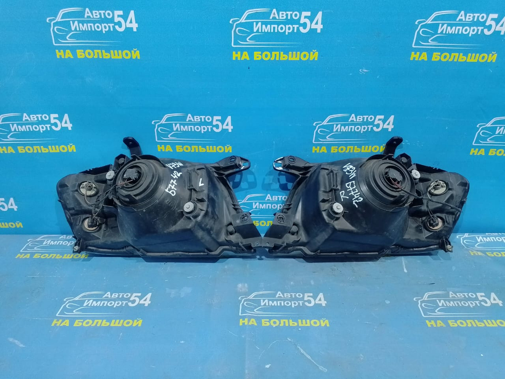 Фара передняя правая MITSUBISHI PAJERO 2002-2006