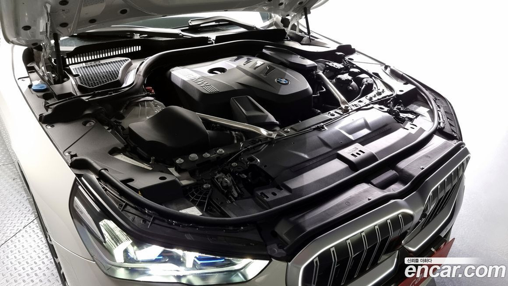 BMW 5 Series (G60) 520i M Sports (02.2024)