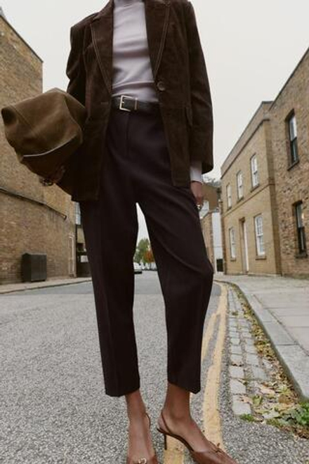 ZARA БРЮКИ С ЗАЩИПАМИ И РЕМНЕМ, ТЕМНО-КОРИЧНЕВЫЙ