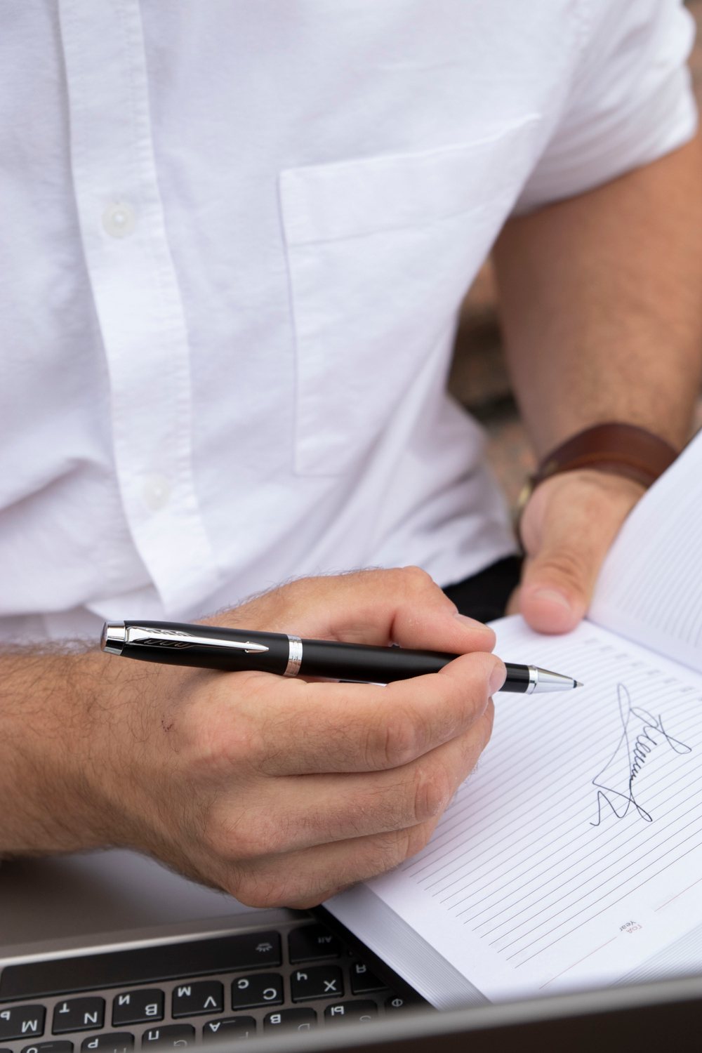 Подарочный набор с гравировкой: Ежедневник и ручка роллер Parker IM Matte Black CT