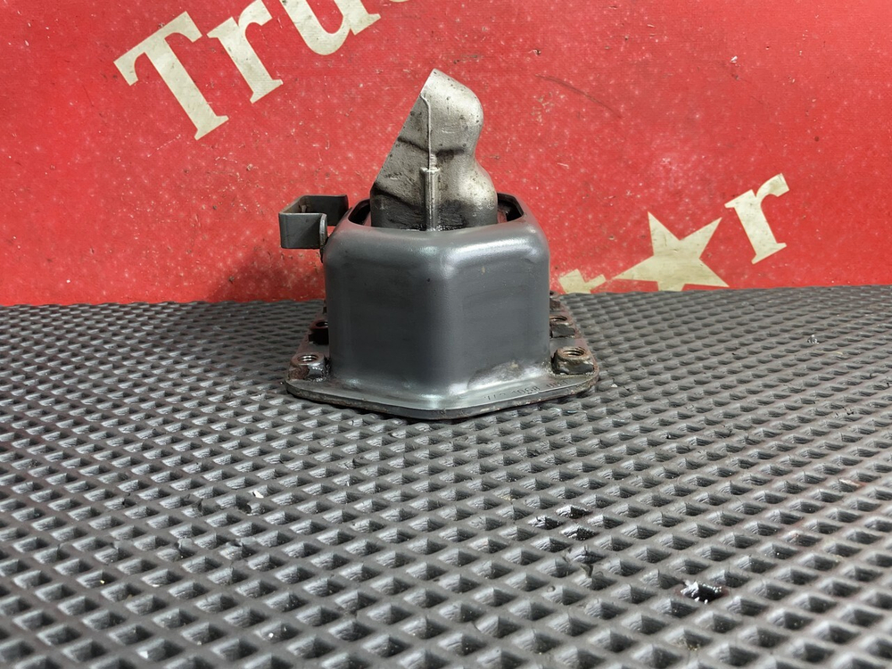 Подушка двигателя задняя